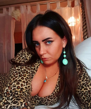 Живу в Москве и готова окунуть тебя в мир наслаждений. У меня есть опыт, которым хочу тебя порадовать. Буду к тебе нежна, ласкова, загадочна – я знаю, что ты так ожидаешь. Мои услуги включают классический секс, оральные ласки, массаж. Я готова сделать все, чтобы ты почувствовал себя особенным. Мои фотографии подтвердят, что я настоящая красотка. Расслабься, доверься мне и мы воплотим все твои фантазии. Мои мужчины всегда остаются довольными и возвращаются ко мне снова и снова. 🌹💋💦 Варвара
